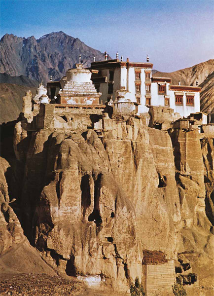 Один из старейших монастырей Ладака - Ламаюру