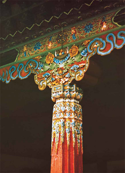 Сикким. Гангток. Колонна в храме Королевского монастыря