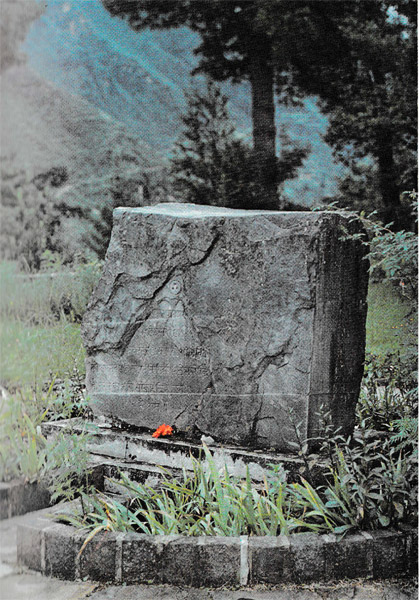 Камень на месте кремации Н.К. Рериха в Кулу