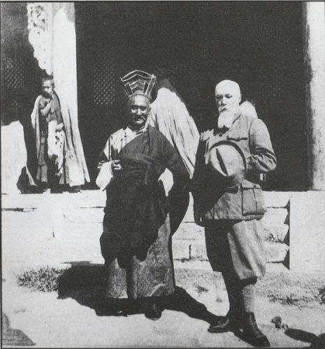 Н.К. Рерих с ламой во время экспедиции в Маньчжурию 1934-1935 гг.