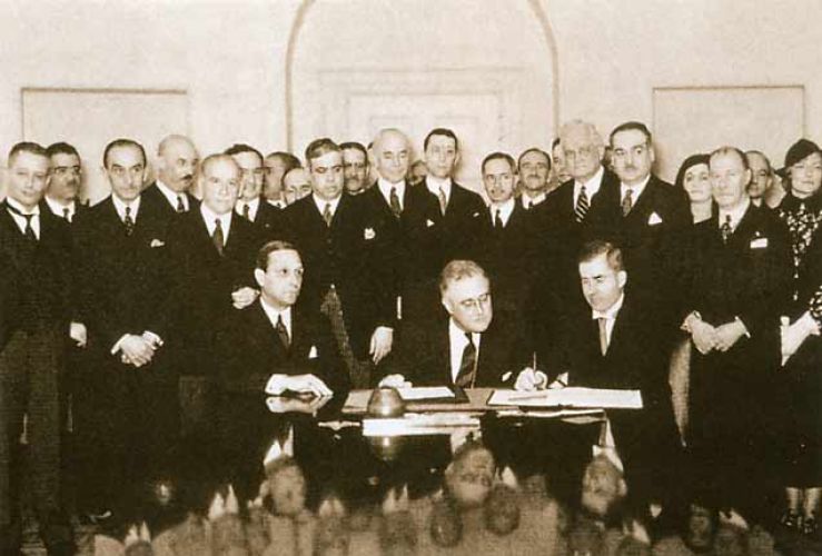 Подписание Пакта Рериха в Белом Доме. Вашингтон, США. 15 апреля 1935 г.