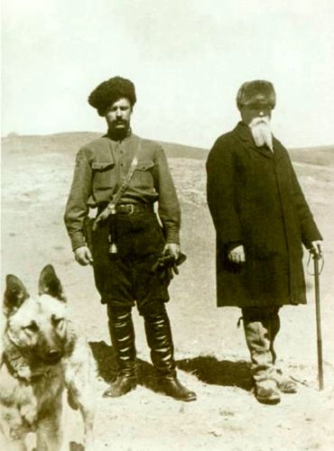 16. Н.К.Рерих (справа) во время Маньчжурской экспедиции 1934–1935