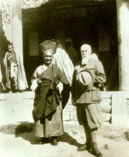 19. Н.К.Рерих с ламой во время Маньчжурской экспедиции 1934–1935
