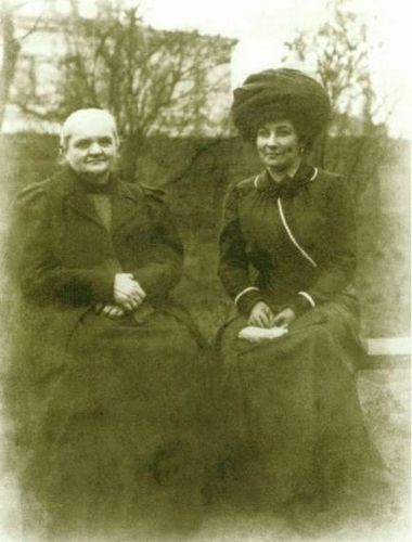 19. Елена Ивановна и Мария Васильевна Рерих (1910)