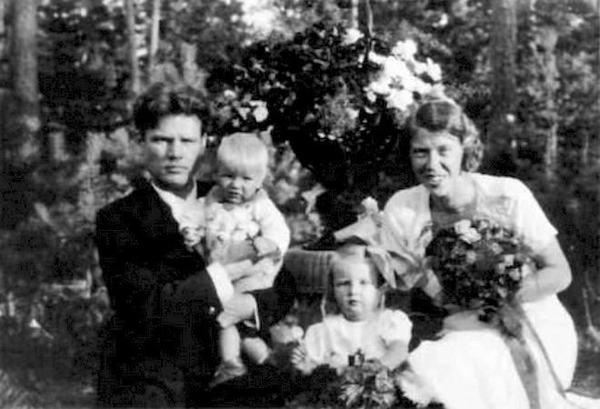 21. Гаральд Феликсович Лукин с семьей. Латвия 1930-е гг.