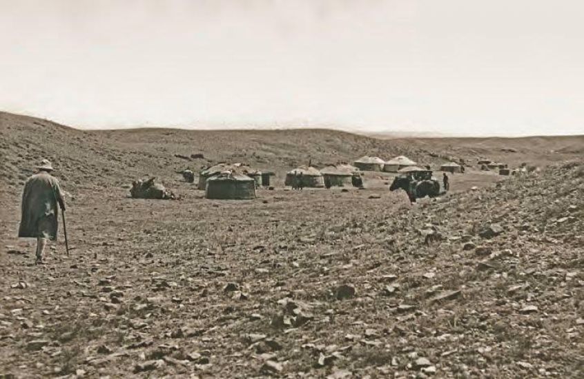 42. Салан-Усу, селение во Внутренней Монголии у границы Халхи. 1935